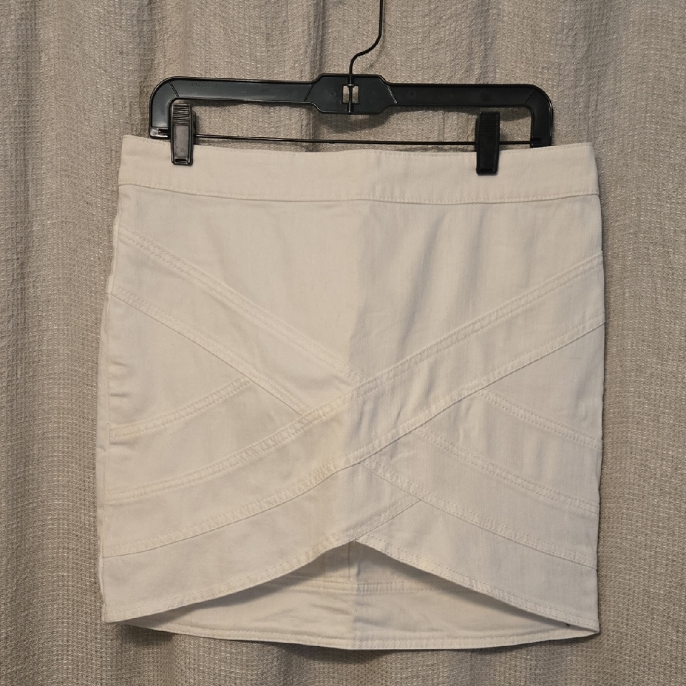 BCBG MaxAzria White Mini Skirt Size 30 Medium
